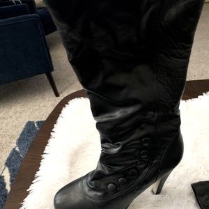 Black heeled boots